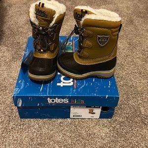 Totes baby boy winter boots size 5